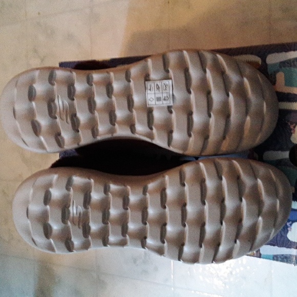 NIB Skechers Go Walk Boots - Picture 5 of 5